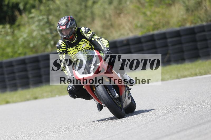 /27 12.06.2025 Ducati Schweiz Trackday Warmup  ADR/blau-bleu/13